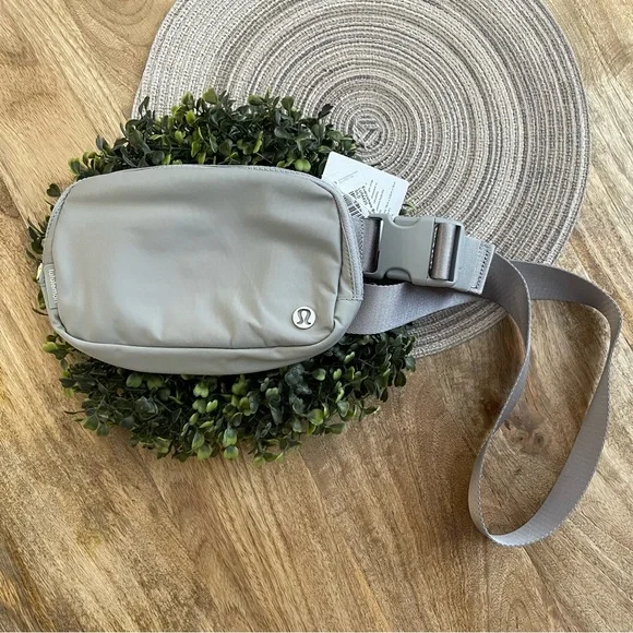 Poshmark lululemon belt bag Outlet